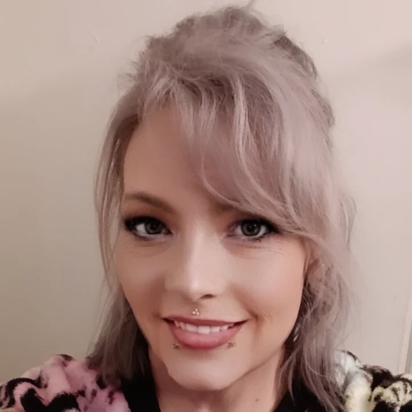 Meet your Posher, Cyn - Picture 7 of 8